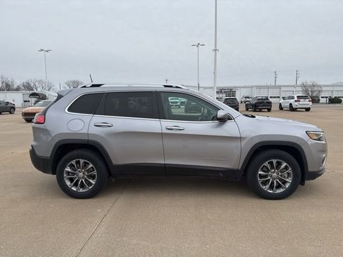 Used 2019 Jeep Cherokee Latitude Plus w/ Cold Weather Group image 2