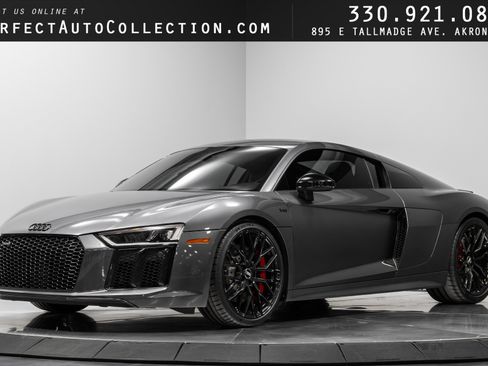 Used 2018 Audi R8 V10 w/ Premium Package image 1