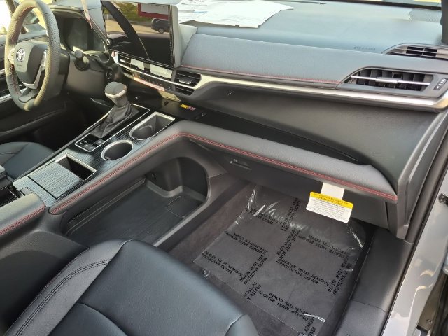 Certified 2026 Toyota Sienna XSE FWD image 37