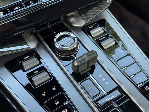 New 2025 Aston Martin Vanquish image 37