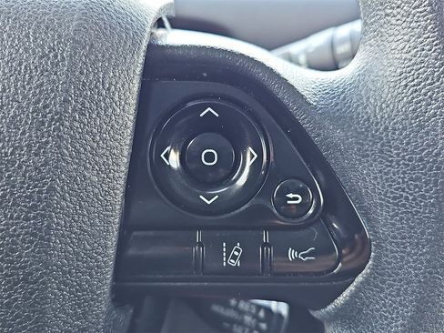 Used 2021 Toyota Prius LE image 18