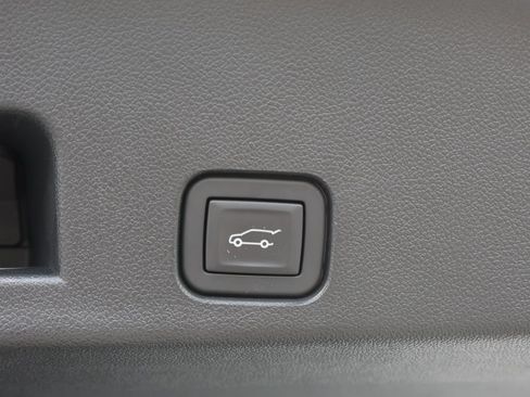 Used 2024 Chevrolet Traverse LS FWD image 9
