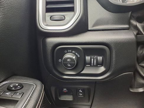 Used 2019 RAM 1500 Laramie image 12