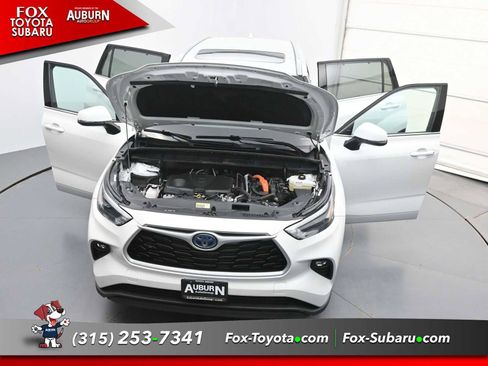 Used 2022 Toyota Highlander XLE AWD/4WD image 35