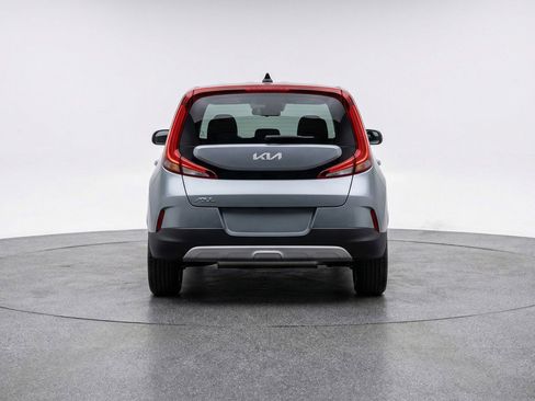 Used 2025 Kia Soul LX w/ LX Technology Package FWD image 7