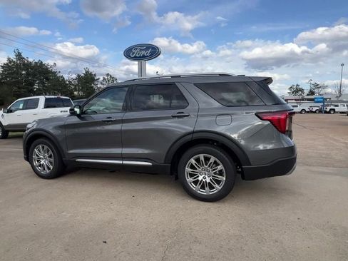 New 2026 Ford Explorer Platinum image 4