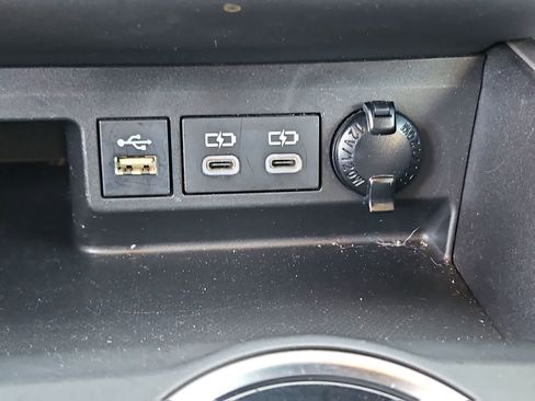 Used 2023 Toyota Highlander LE image 29