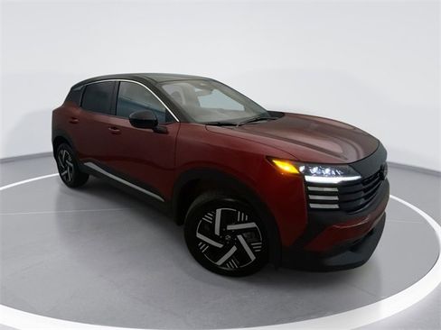 Used 2025 Nissan Kicks SV image 1