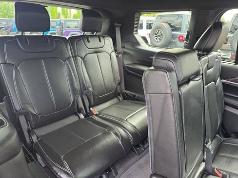 Used 2025 Jeep Grand Cherokee L Limited w/ Luxury Tech Group II AWD/4WD image 9