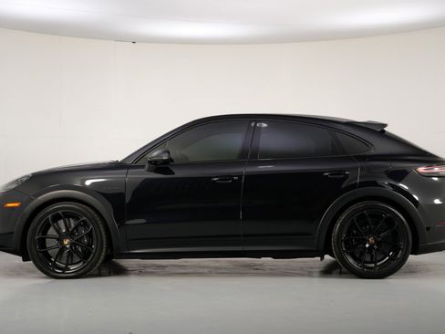 Used 2022 Porsche Cayenne Turbo S image 9