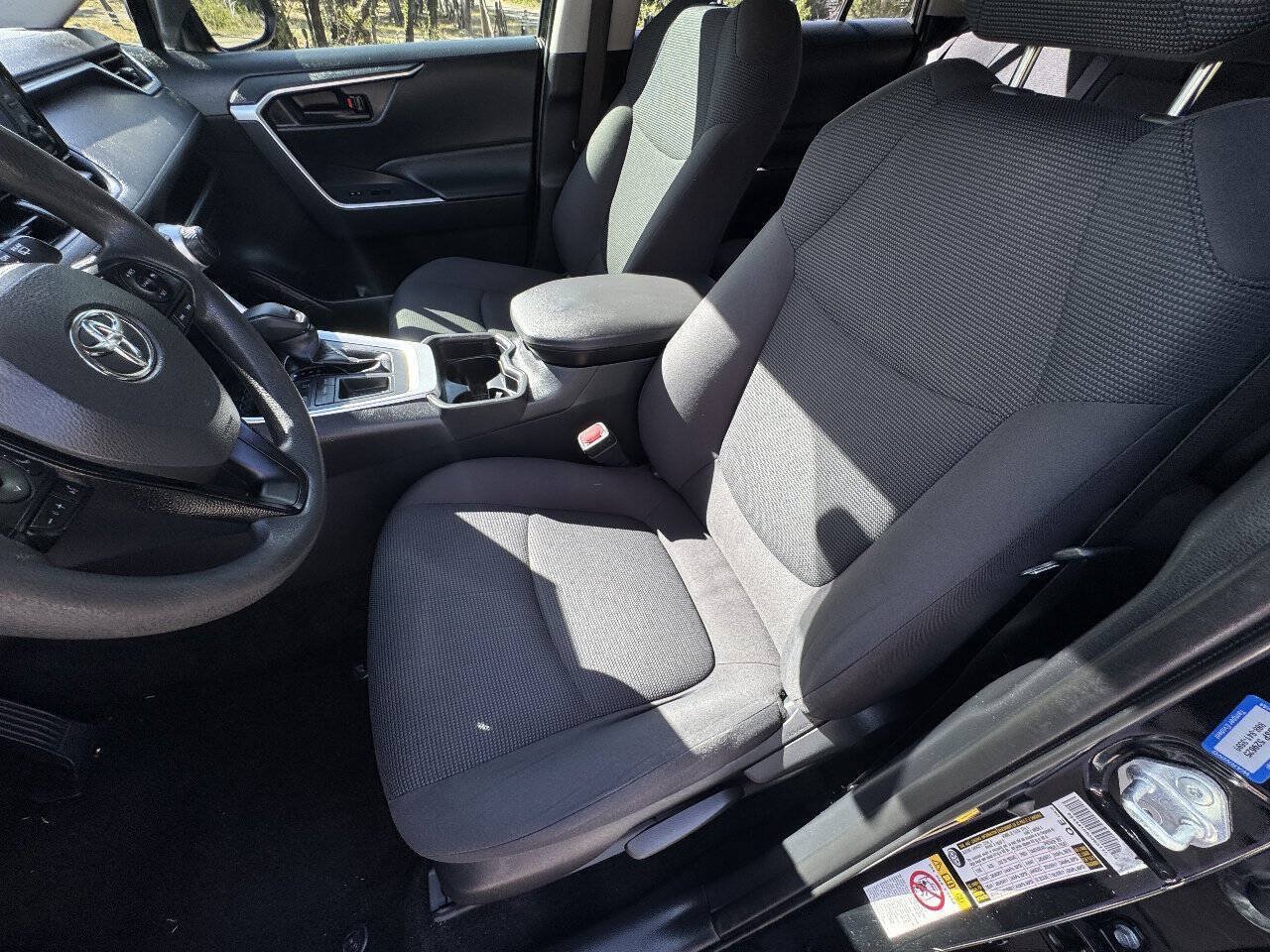 Used 2019 Toyota RAV4 LE FWD image 28