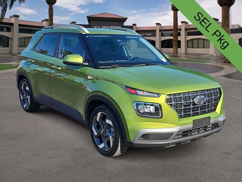 Used 2023 Hyundai Venue SEL FWD image 2