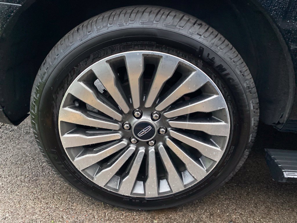 Used 2018 Lincoln Navigator Reserve w/ Technology Package AWD/4WD image 8