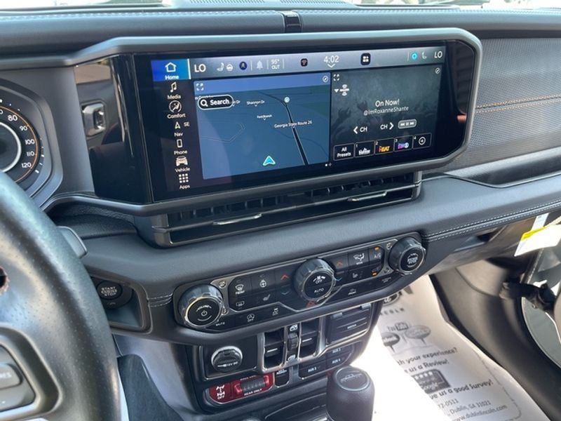 Used 2024 Jeep Gladiator Mojave w/ Technology Group AWD/4WD image 24