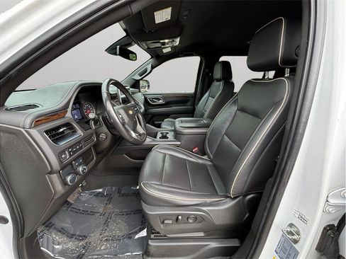 Used 2021 Chevrolet Suburban Premier RWD image 2