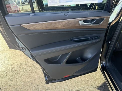 New 2026 Volkswagen Atlas SE image 24