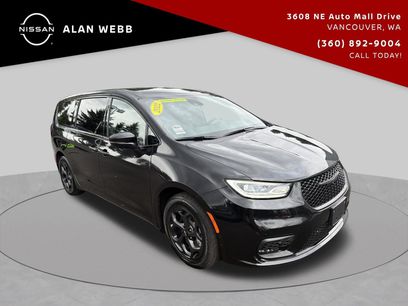 Used 2022 Chrysler Pacifica Touring-L w/ Uconnect Theater Family Group