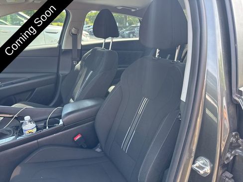 Used 2024 Hyundai Elantra SEL w/ Convenience Package FWD image 8