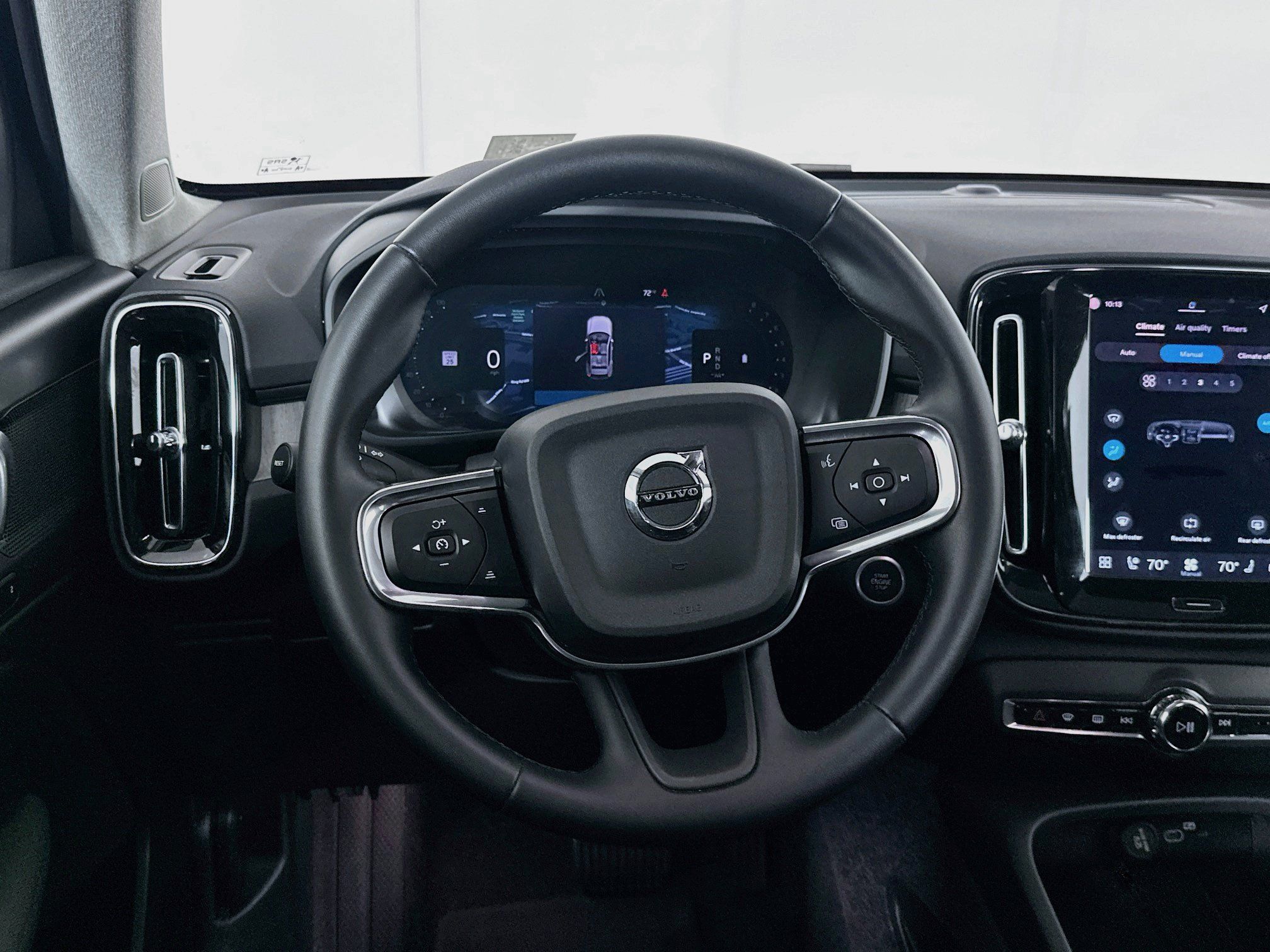 Used 2026 Volvo XC40 B5 Plus AWD/4WD image 18