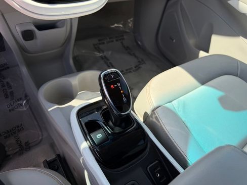 Used 2019 Chevrolet Bolt Premier w/ Infotainment Package FWD image 28