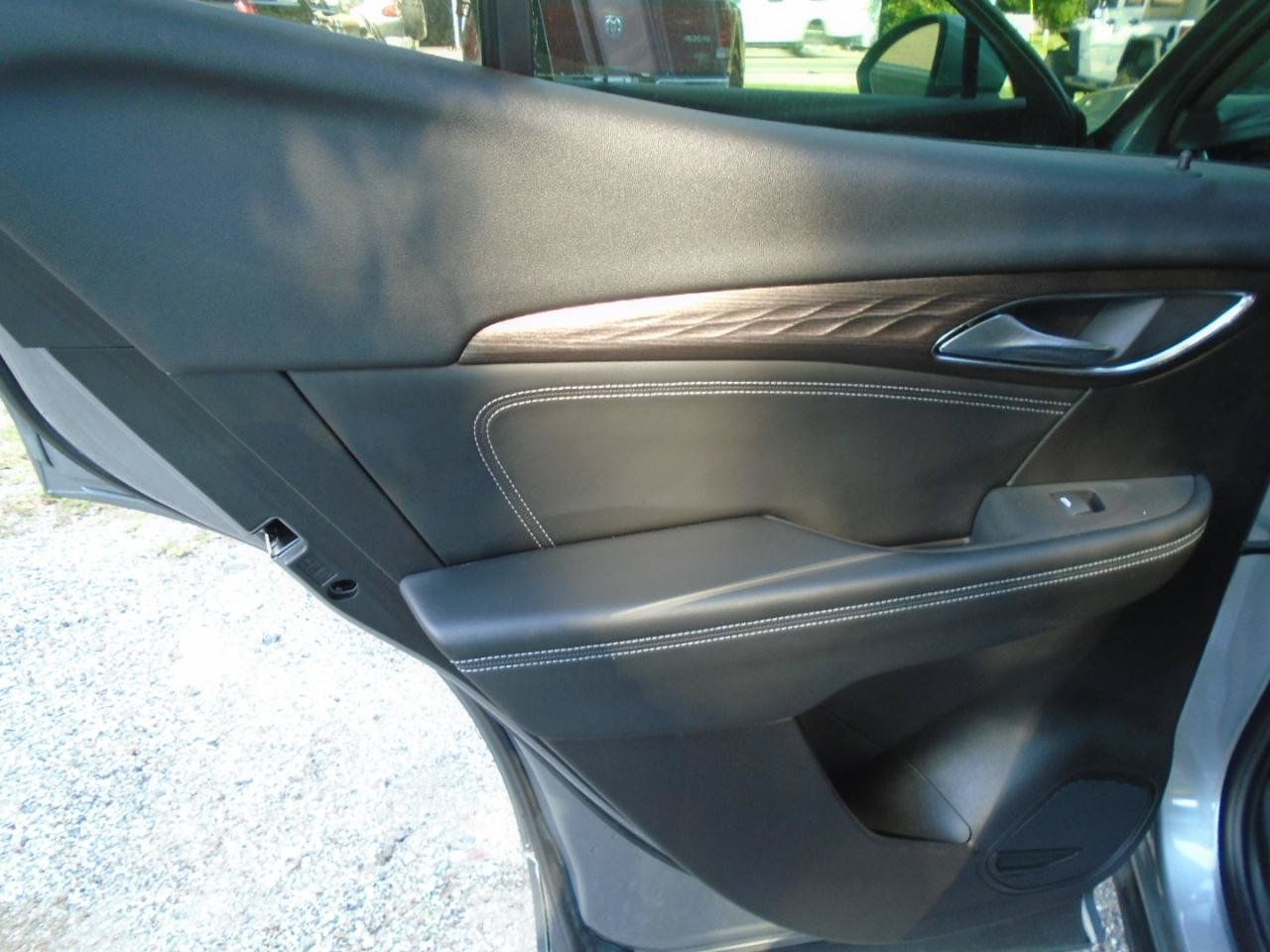 Used 2023 Buick Envision Avenir AWD/4WD image 14