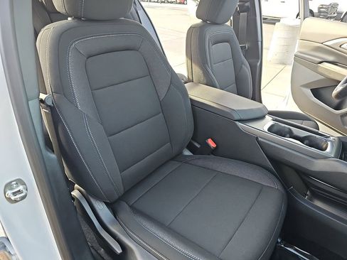 New 2026 Chevrolet Equinox EV LT image 10