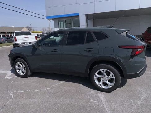 Used 2025 Chevrolet Trax LS w/ LS Convenience Package image 21