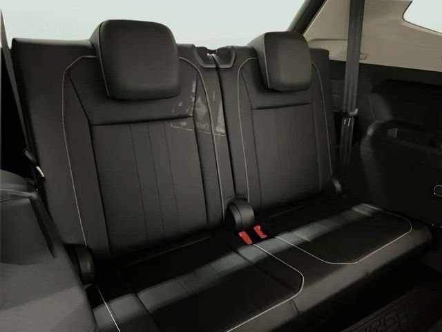 Used 2023 Volkswagen Tiguan SE w/ Panoramic Sunroof Package FWD image 23
