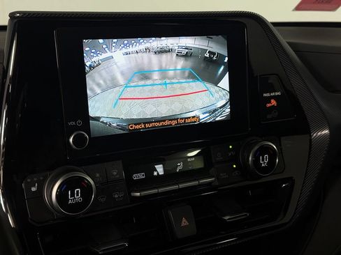 Used 2023 Toyota Highlander XSE AWD/4WD image 19