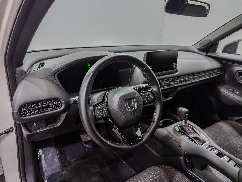 Used 2025 Honda HR-V Sport image 13