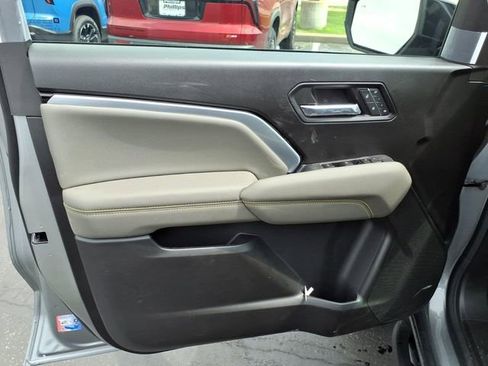New 2026 Chevrolet Colorado ZR2 w/ Technology Package AWD/4WD image 11