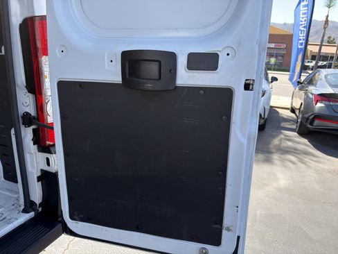 Used 2025 RAM ProMaster 2500 w/ Convenience Group FWD image 19