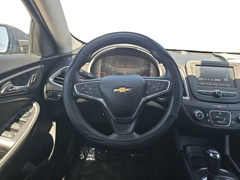 Used 2018 Chevrolet Malibu LS FWD image 13