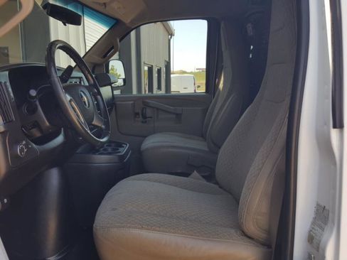 Used 2016 Chevrolet Express 2500 image 21