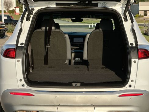 Used 2024 Buick Enclave Premium image 24
