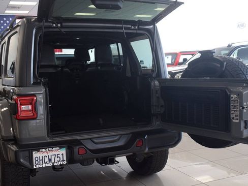 Used 2018 Jeep Wrangler Unlimited Sahara AWD/4WD image 14