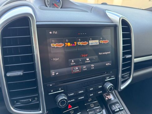 Used 2018 Porsche Cayenne S image 21