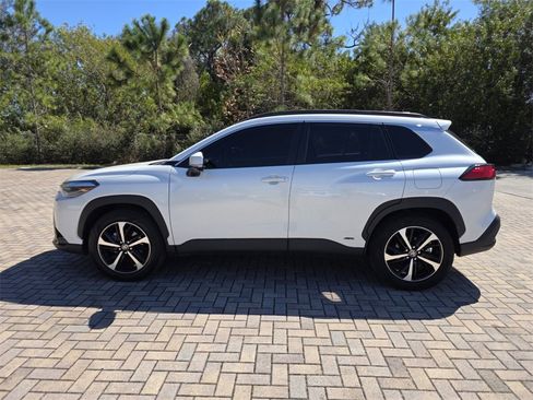 Used 2023 Toyota Corolla Cross SE w/ Convenience Package image 8