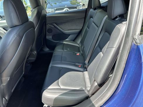 Used 2021 Tesla Model Y Long Range AWD/4WD image 19