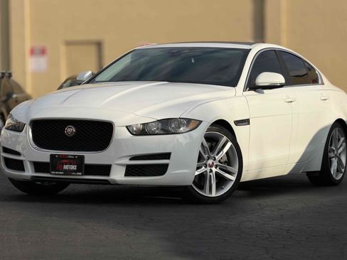 Used 2017 Jaguar XE Prestige RWD image 1