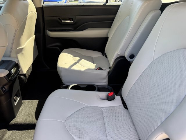 Used 2024 Toyota Grand Highlander AWD image 27