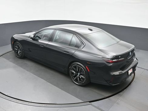 Used 2023 BMW i7 xDrive60 AWD/4WD image 15