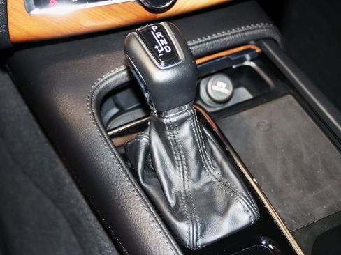 Used 2022 Volvo XC90 T6 Momentum w/ Advanced Package image 39