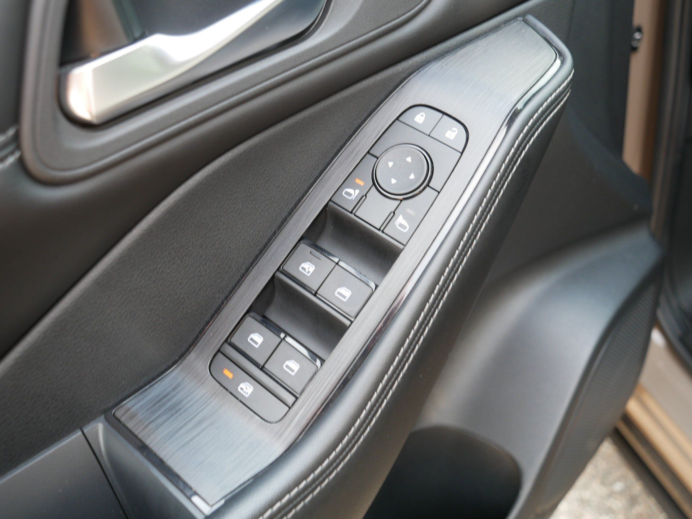 Certified 2024 Nissan Rogue SV w/ SV Premium Package AWD/4WD image 19