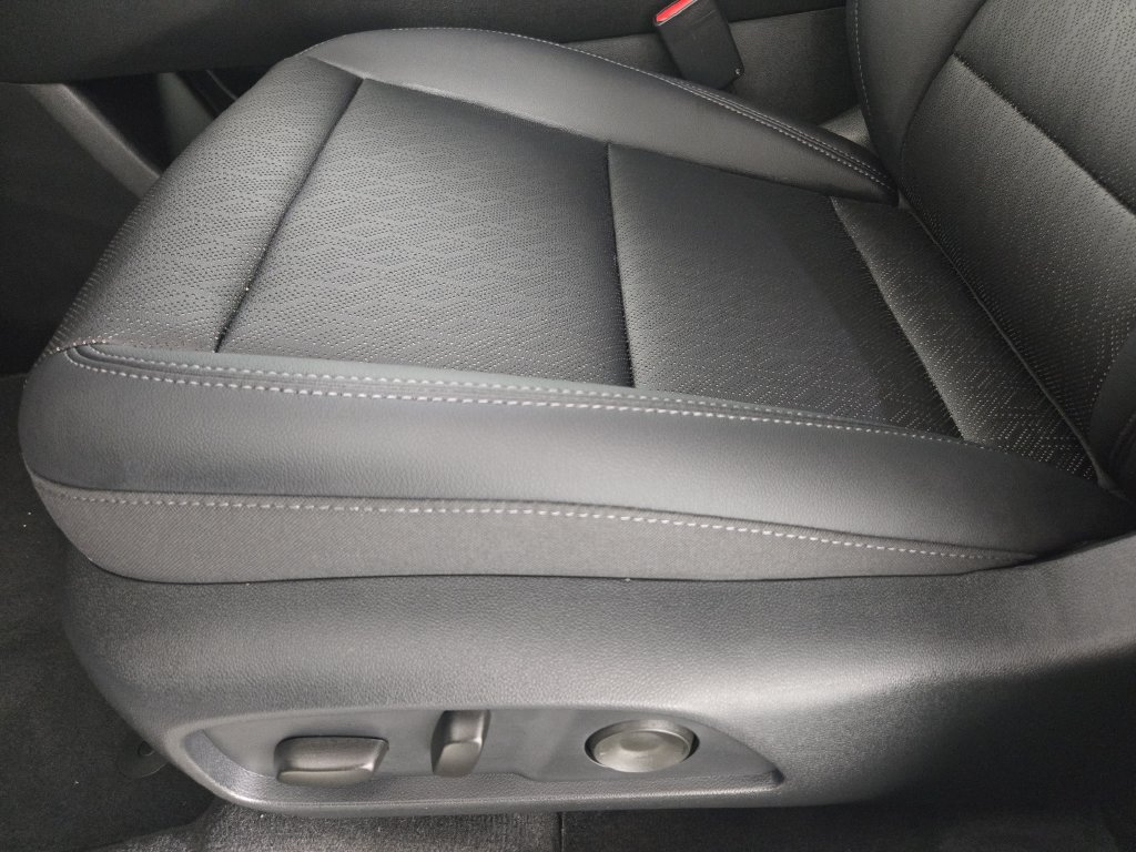 New 2026 Chevrolet Equinox LT w/ Convenience Package II FWD image 26