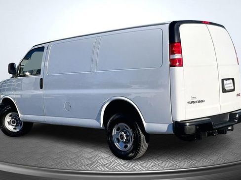 Used 2023 GMC Savana 3500 w/ Driver Convenience Package RWD image 4