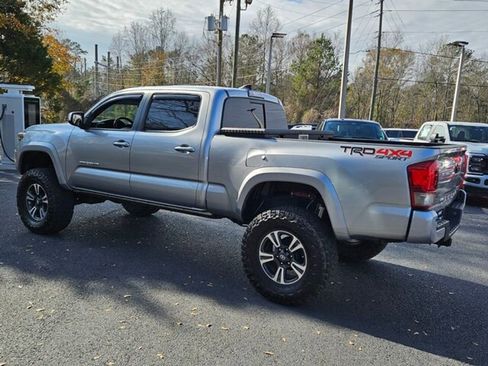 Used 2017 Toyota Tacoma TRD Sport image 10