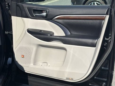 Used 2016 Toyota Highlander Limited image 14