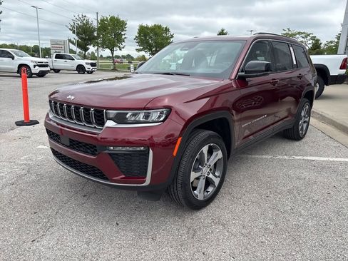 New 2026 Jeep Grand Cherokee L Limited AWD/4WD image 13