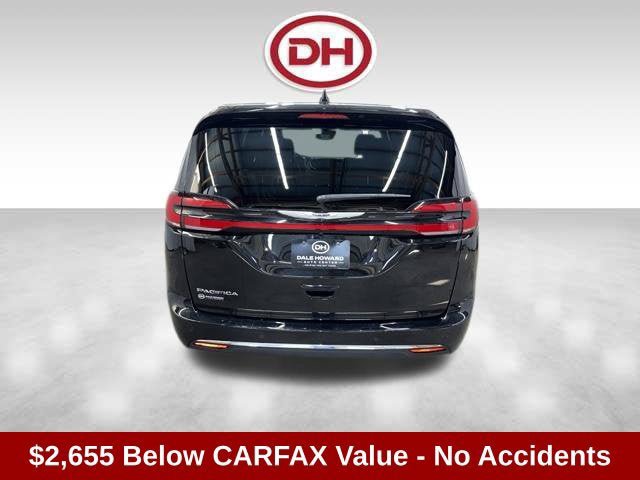 Used 2026 Chrysler Pacifica Select FWD image 12